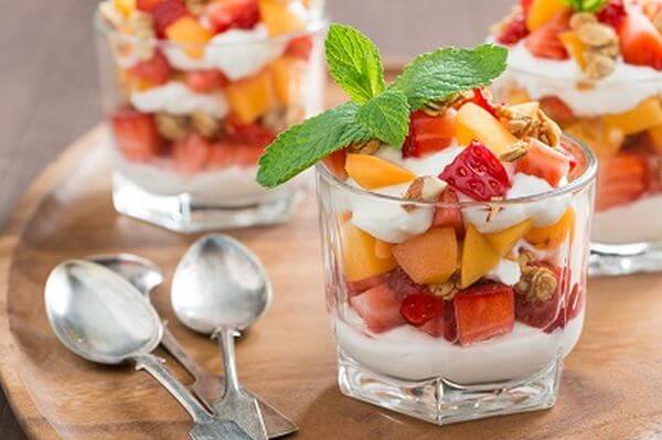 jogurt-z-owocami